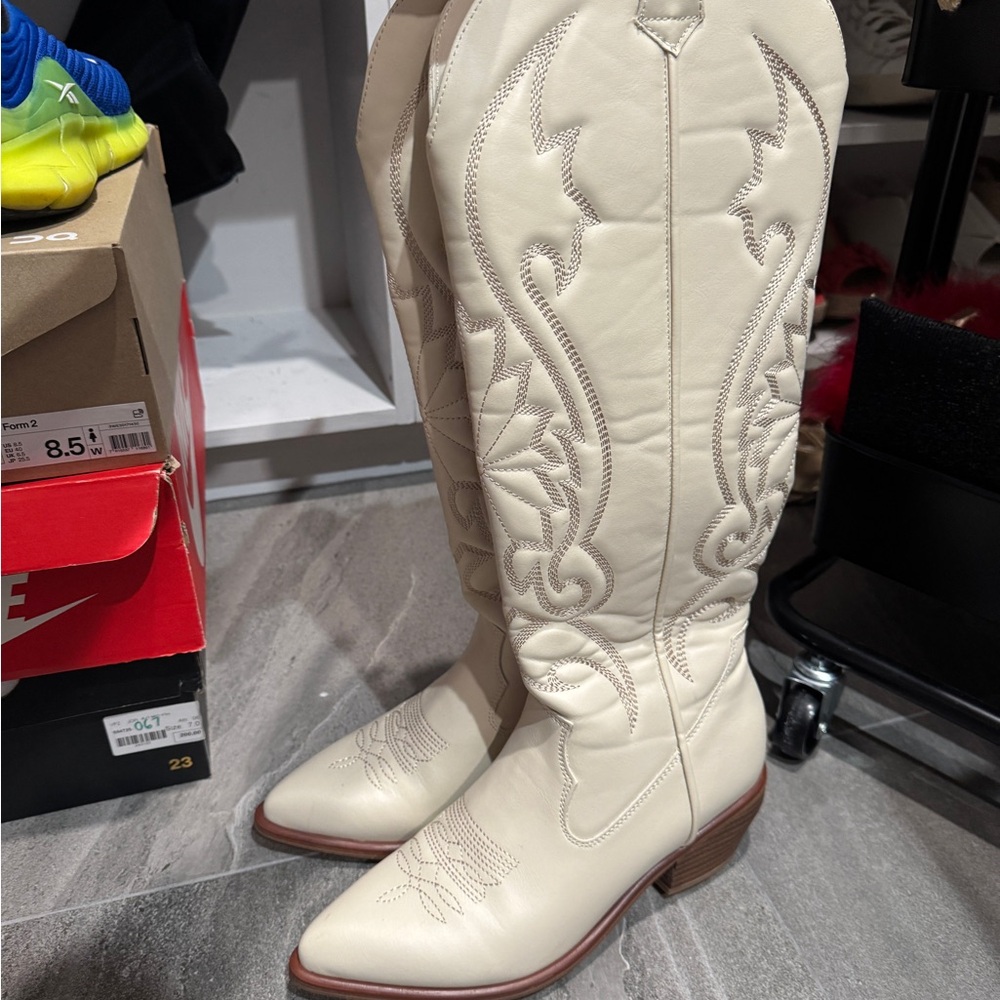 Elegant Cream Western Boots
